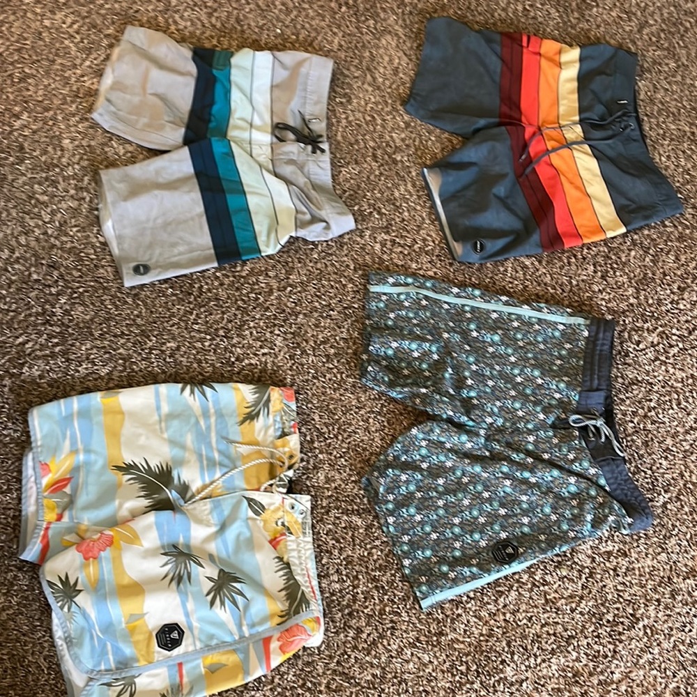 Men’s board shorts